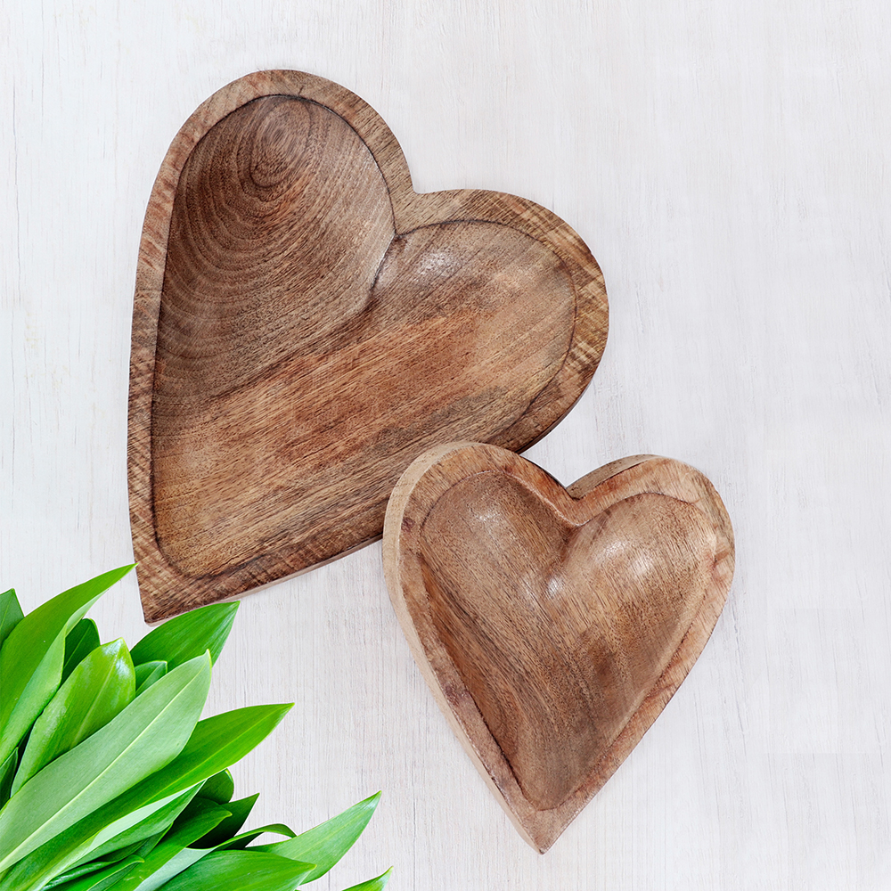 HEART-SHAPED WOODEN TRAY       